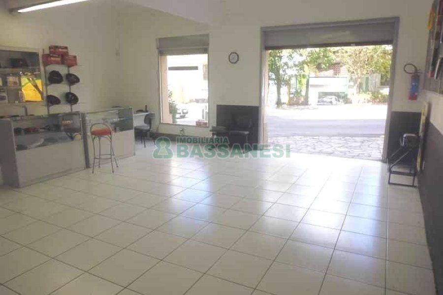 Loja com 100m², no bairro São Pelegrino em Caxias do Sul para Alugar