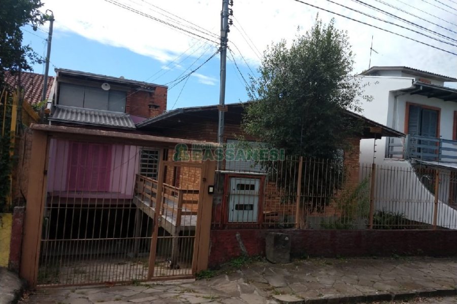 Casa com 200m², 3 dormitórios, 1 vaga, no bairro Jardim América em Caxias do Sul para Comprar