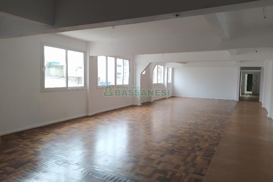 Sala com 167m², no bairro Centro em Caxias do Sul para Alugar