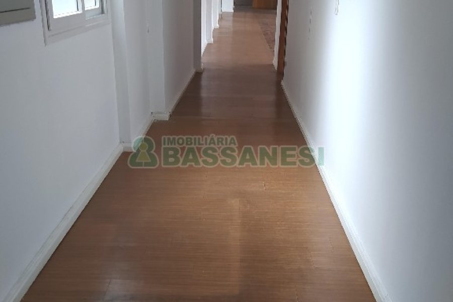 Sala com 167m², no bairro Centro em Caxias do Sul para Alugar