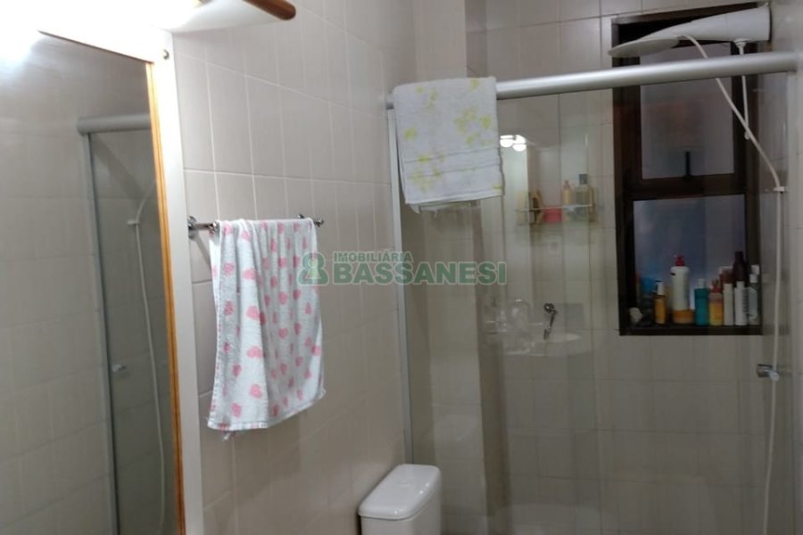 Apartamento com 129m², 3 dormitórios, 1 vaga, no bairro Lourdes em Caxias do Sul para Comprar