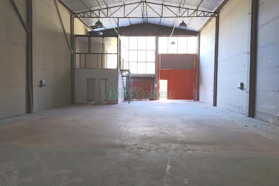 Pavilhão com 350m², no bairro Sanvitto em Caxias do Sul para Alugar