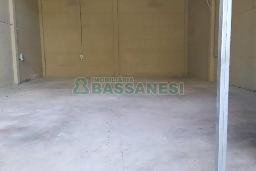 Pavilhão com 350m², no bairro Sanvitto em Caxias do Sul para Alugar