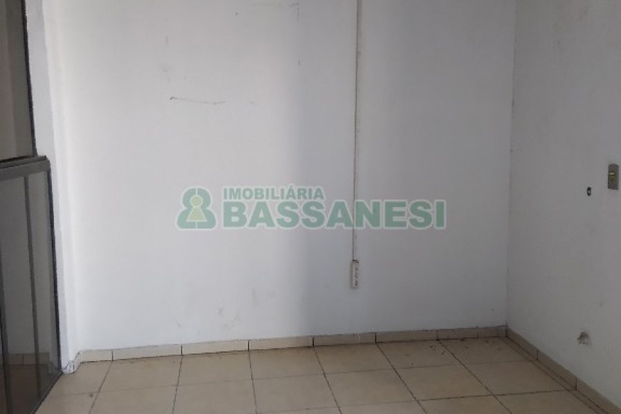 Pavilhão com 350m², no bairro Sanvitto em Caxias do Sul para Alugar
