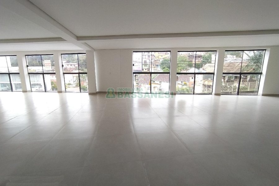 Sobreloja com 220m², no bairro São Leopoldo em Caxias do Sul para Alugar