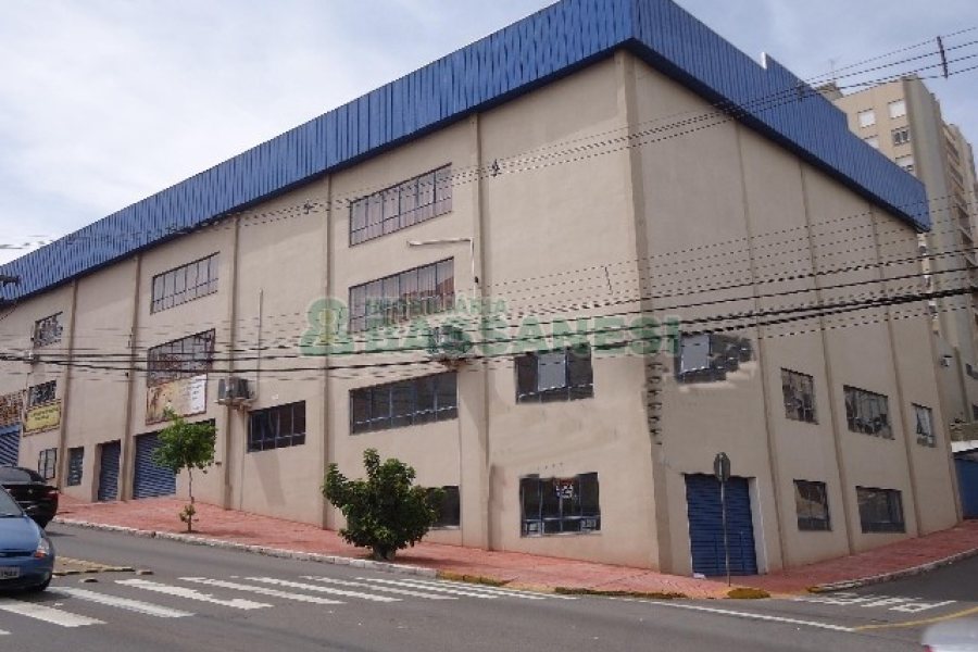 Loja com 750m², no bairro Centro em Caxias do Sul para Alugar