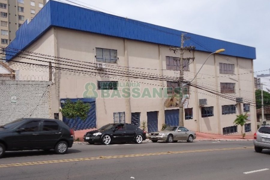 Loja com 750m², no bairro Centro em Caxias do Sul para Alugar