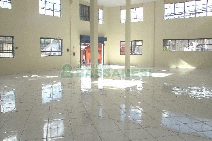 Loja com 750m², no bairro Centro em Caxias do Sul para Alugar