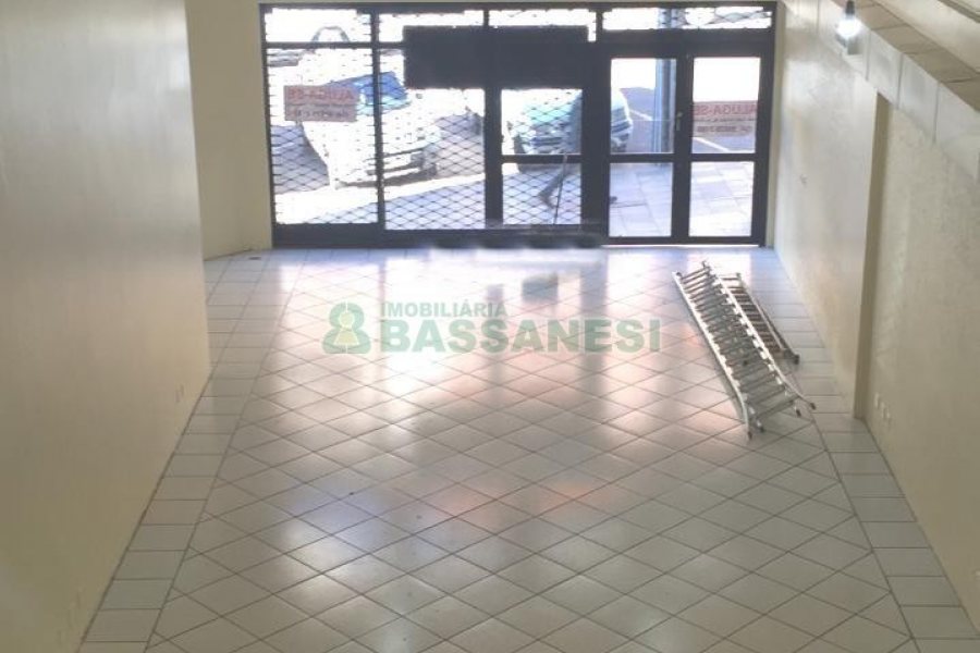 Loja com 415m², 2 vagas, no bairro Centro em Caxias do Sul para Alugar