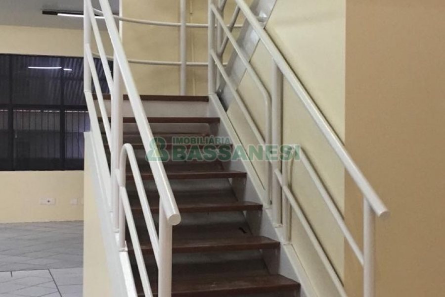 Loja com 415m², 2 vagas, no bairro Centro em Caxias do Sul para Alugar