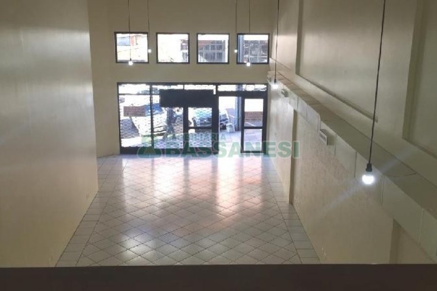 Loja com 415m², 2 vagas, no bairro Centro em Caxias do Sul para Alugar