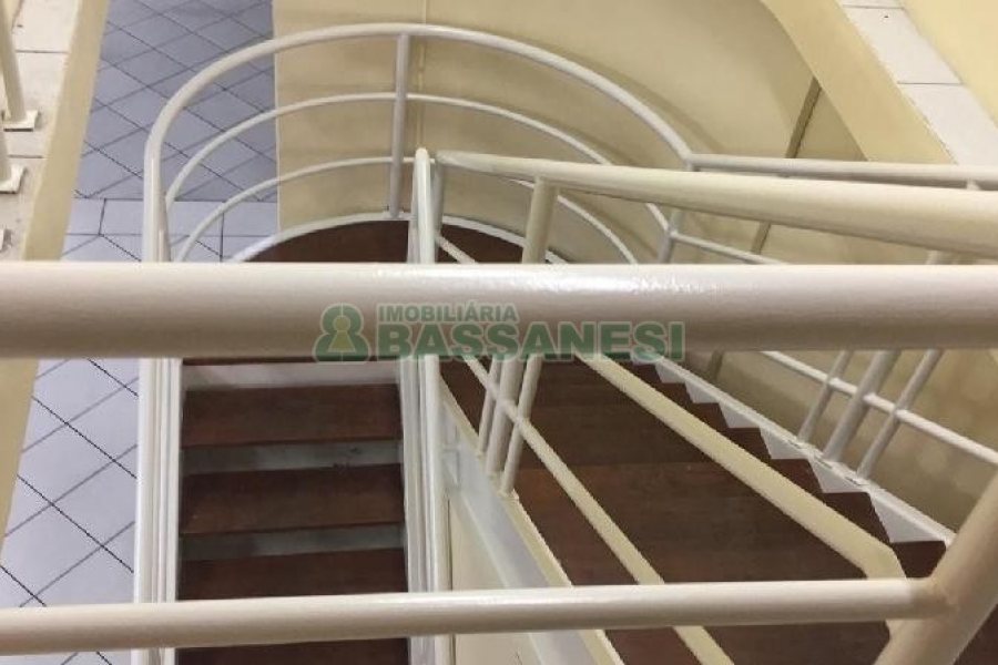 Loja com 415m², 2 vagas, no bairro Centro em Caxias do Sul para Alugar