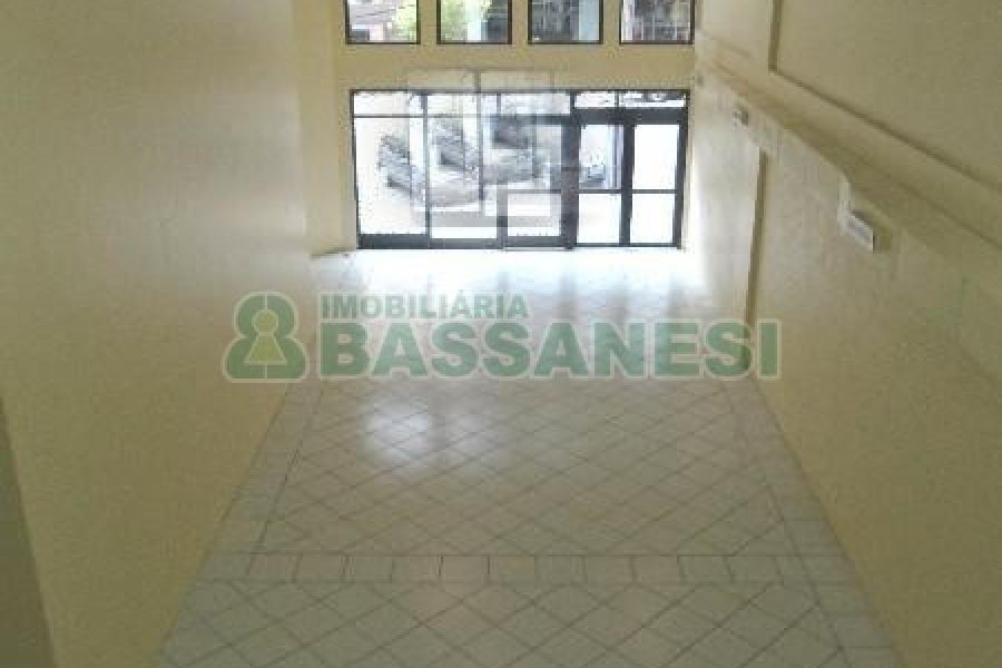 Loja com 415m², 2 vagas, no bairro Centro em Caxias do Sul para Alugar