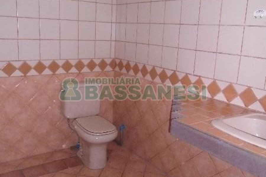 Loja com 415m², 2 vagas, no bairro Centro em Caxias do Sul para Alugar