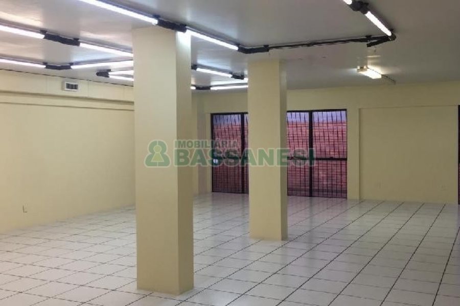 Loja com 415m², 2 vagas, no bairro Centro em Caxias do Sul para Alugar