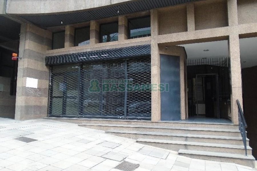 Loja com 415m², 2 vagas, no bairro Centro em Caxias do Sul para Alugar