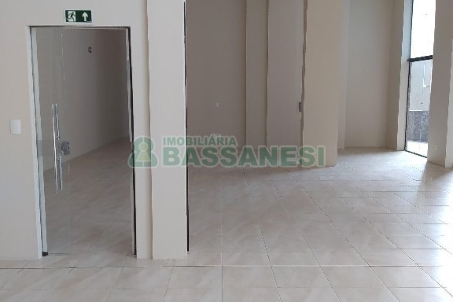Loja com 240m², 3 vagas, no bairro Centro em Caxias do Sul para Alugar