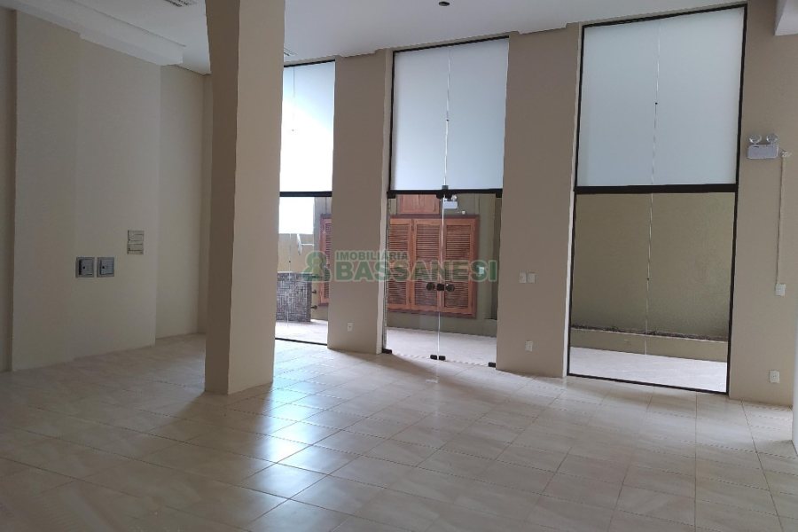 Loja com 240m², 3 vagas, no bairro Centro em Caxias do Sul para Alugar