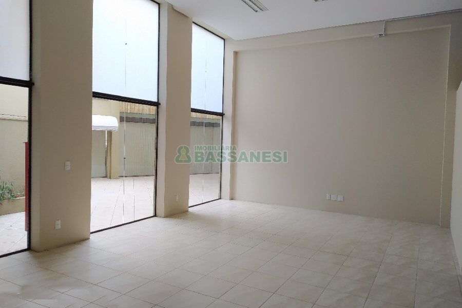Loja com 240m², 3 vagas, no bairro Centro em Caxias do Sul para Alugar