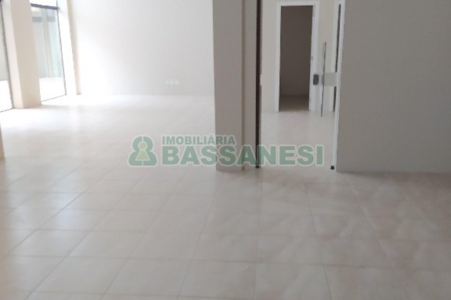 Loja com 240m², 3 vagas, no bairro Centro em Caxias do Sul para Alugar