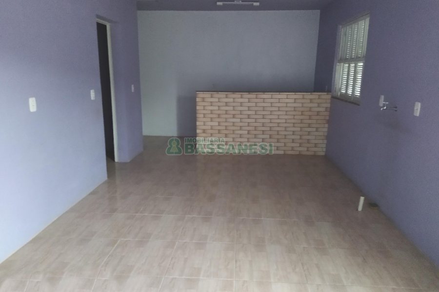 Casa com 62m², 2 dormitórios, 1 vaga, no bairro Cidade Nova em Caxias do Sul para Alugar