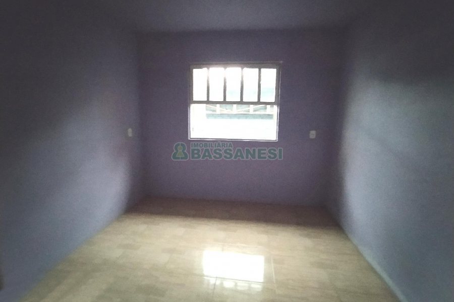 Casa com 62m², 2 dormitórios, 1 vaga, no bairro Cidade Nova em Caxias do Sul para Alugar