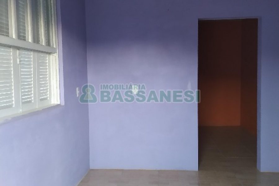 Casa com 62m², 2 dormitórios, 1 vaga, no bairro Cidade Nova em Caxias do Sul para Alugar