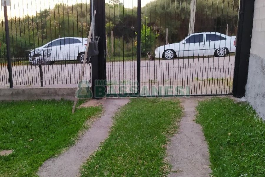 Casa com 62m², 2 dormitórios, 1 vaga, no bairro Cidade Nova em Caxias do Sul para Alugar