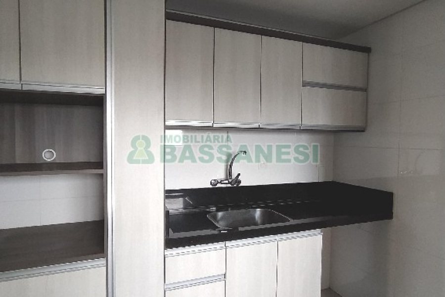Apartamento com 95m², 3 dormitórios, 2 vagas, no bairro Medianeira em Caxias do Sul para Comprar