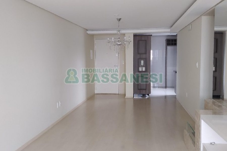 Apartamento com 95m², 3 dormitórios, 2 vagas, no bairro Medianeira em Caxias do Sul para Comprar