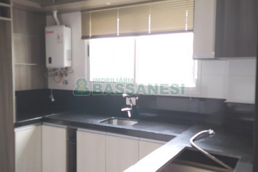 Apartamento com 95m², 3 dormitórios, 2 vagas, no bairro Medianeira em Caxias do Sul para Comprar