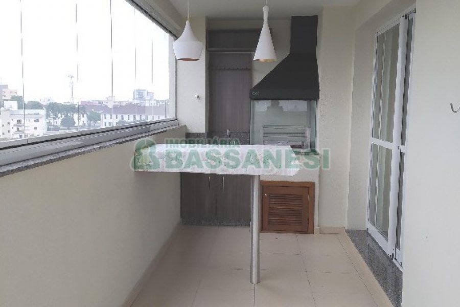 Apartamento com 95m², 3 dormitórios, 2 vagas, no bairro Medianeira em Caxias do Sul para Comprar