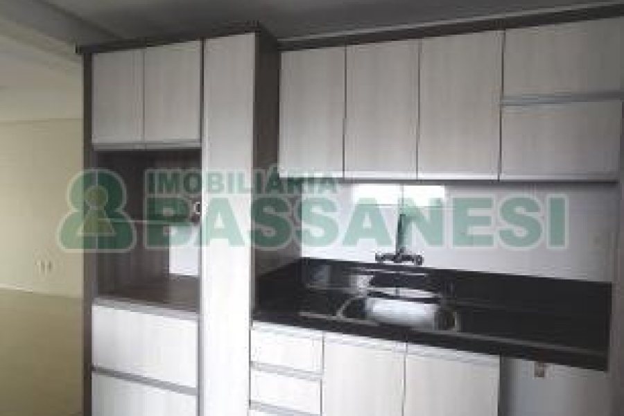 Apartamento com 95m², 3 dormitórios, 2 vagas, no bairro Medianeira em Caxias do Sul para Comprar