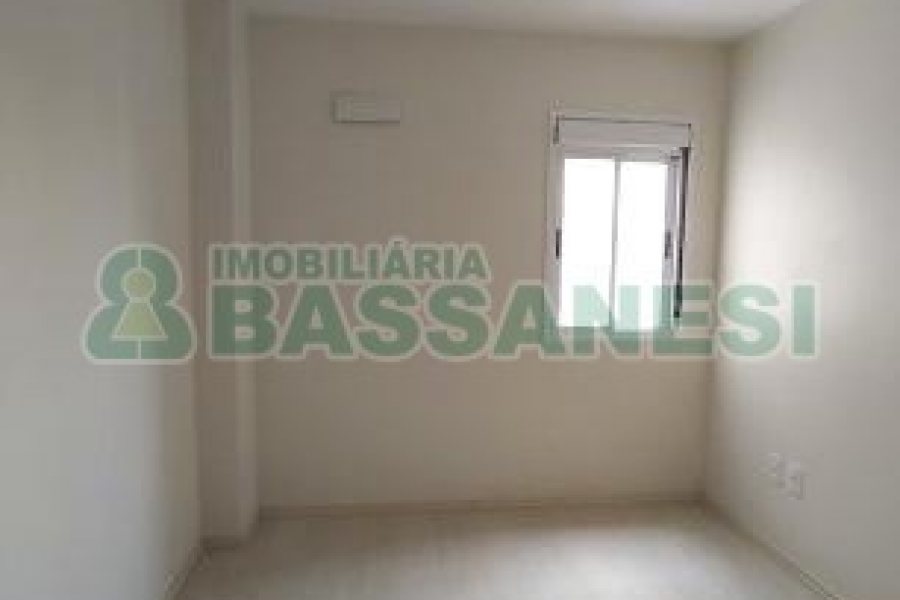 Apartamento com 95m², 3 dormitórios, 2 vagas, no bairro Medianeira em Caxias do Sul para Comprar