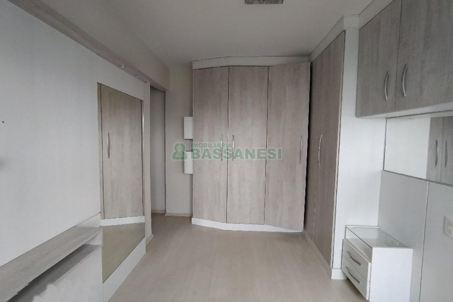 Apartamento com 95m², 3 dormitórios, 2 vagas, no bairro Medianeira em Caxias do Sul para Comprar