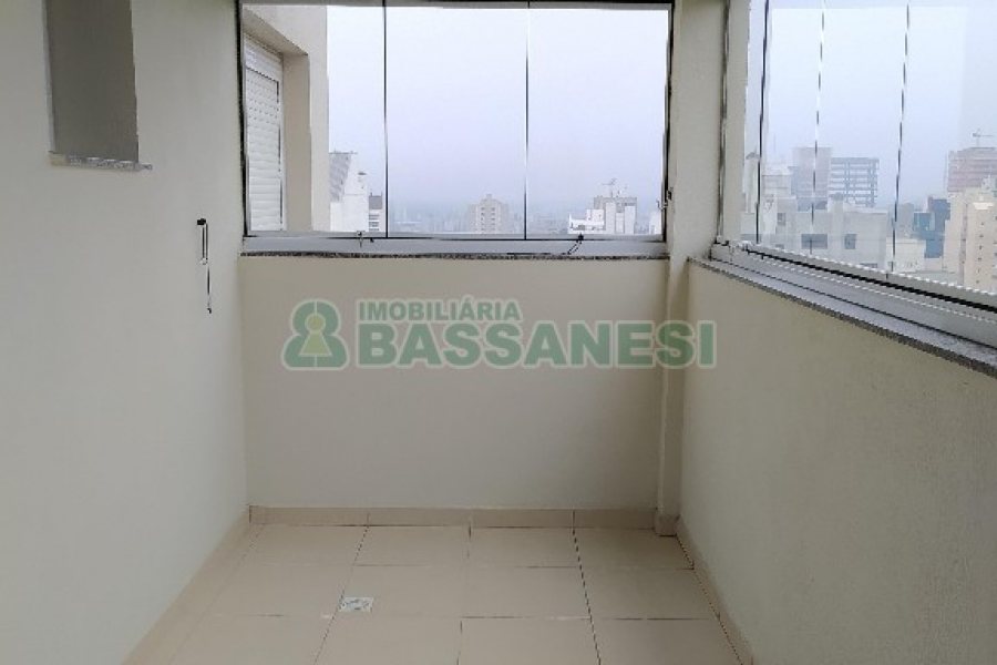 Apartamento com 95m², 3 dormitórios, 2 vagas, no bairro Medianeira em Caxias do Sul para Comprar