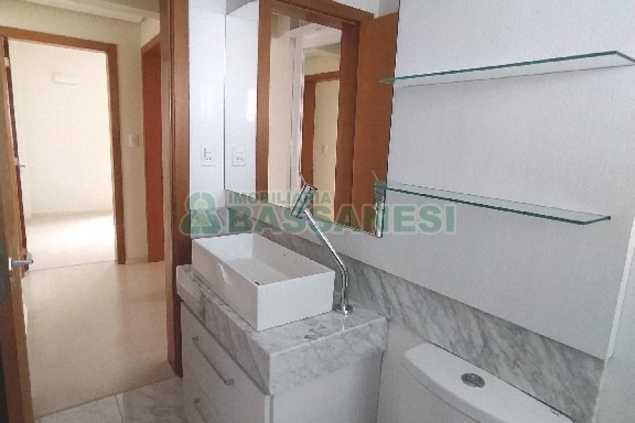 Apartamento com 95m², 3 dormitórios, 2 vagas, no bairro Medianeira em Caxias do Sul para Comprar