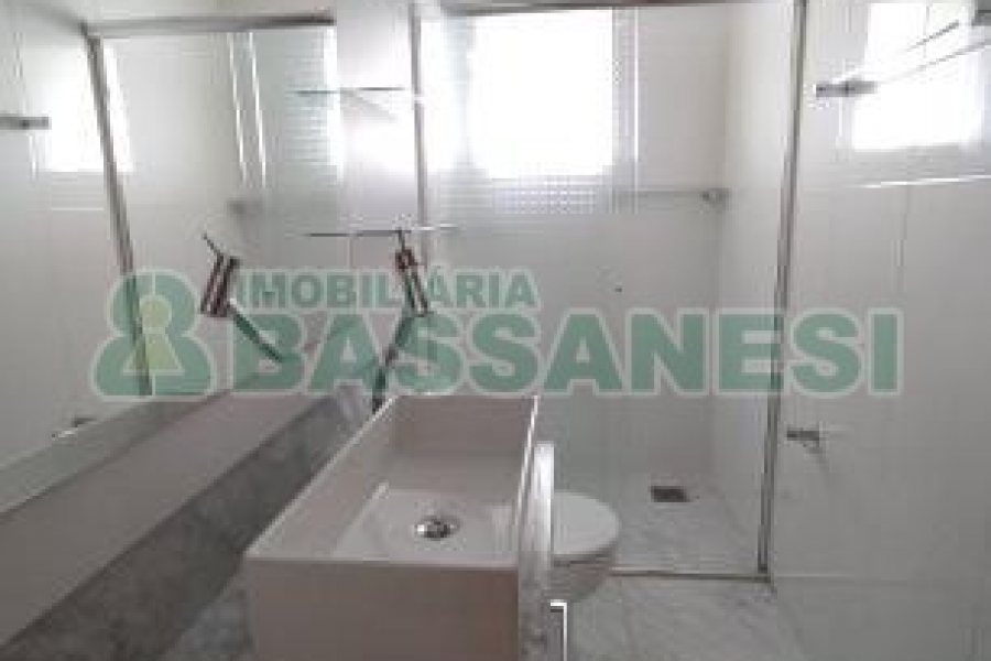 Apartamento com 95m², 3 dormitórios, 2 vagas, no bairro Medianeira em Caxias do Sul para Comprar