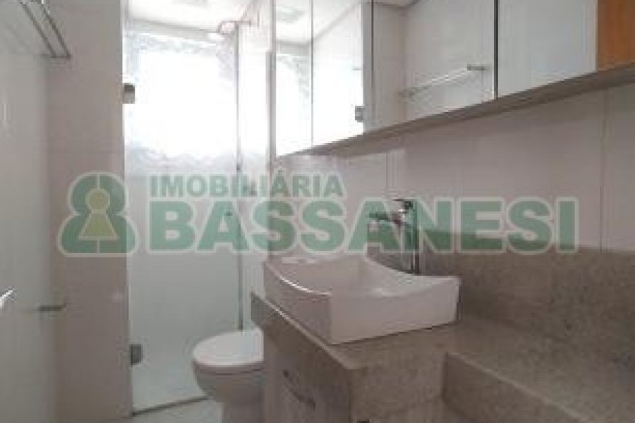 Apartamento com 95m², 3 dormitórios, 2 vagas, no bairro Medianeira em Caxias do Sul para Comprar