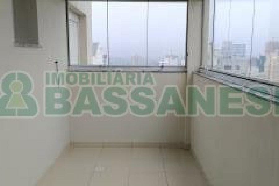 Apartamento com 95m², 3 dormitórios, 2 vagas, no bairro Medianeira em Caxias do Sul para Comprar