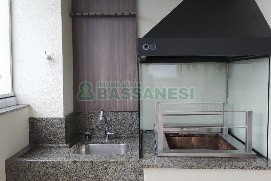 Apartamento com 95m², 3 dormitórios, 2 vagas, no bairro Medianeira em Caxias do Sul para Comprar