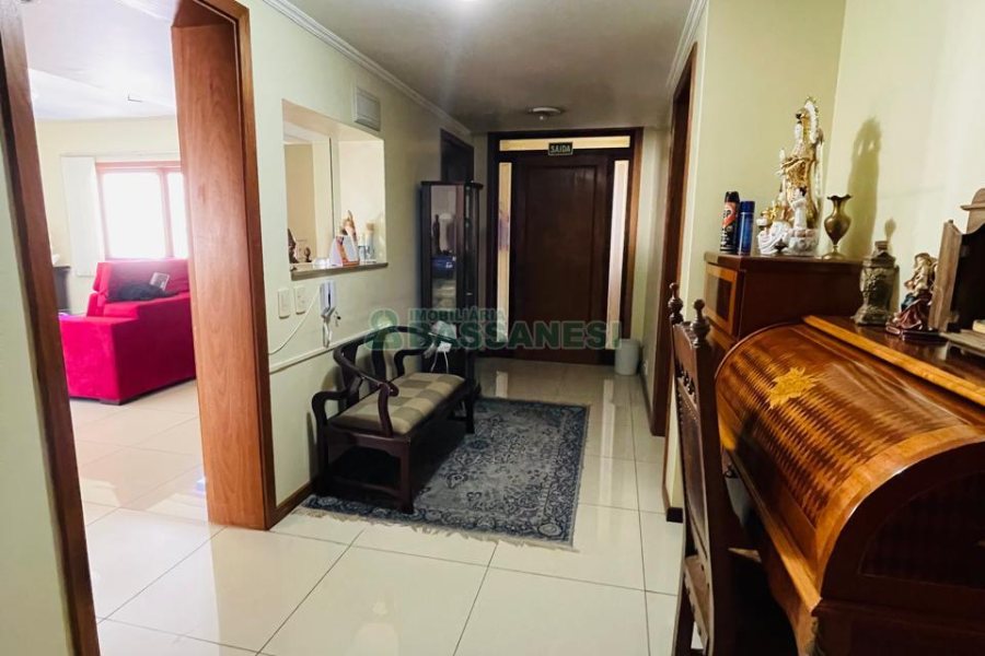 Apto Mobiliado com 262m², 3 dormitórios, 2 vagas, no bairro Centro em Caxias do Sul para Comprar