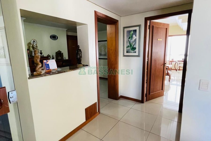 Apto Mobiliado com 262m², 3 dormitórios, 2 vagas, no bairro Centro em Caxias do Sul para Comprar