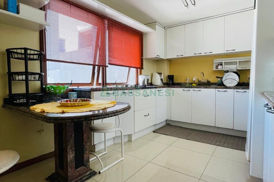 Apto Mobiliado com 262m², 3 dormitórios, 2 vagas, no bairro Centro em Caxias do Sul para Comprar