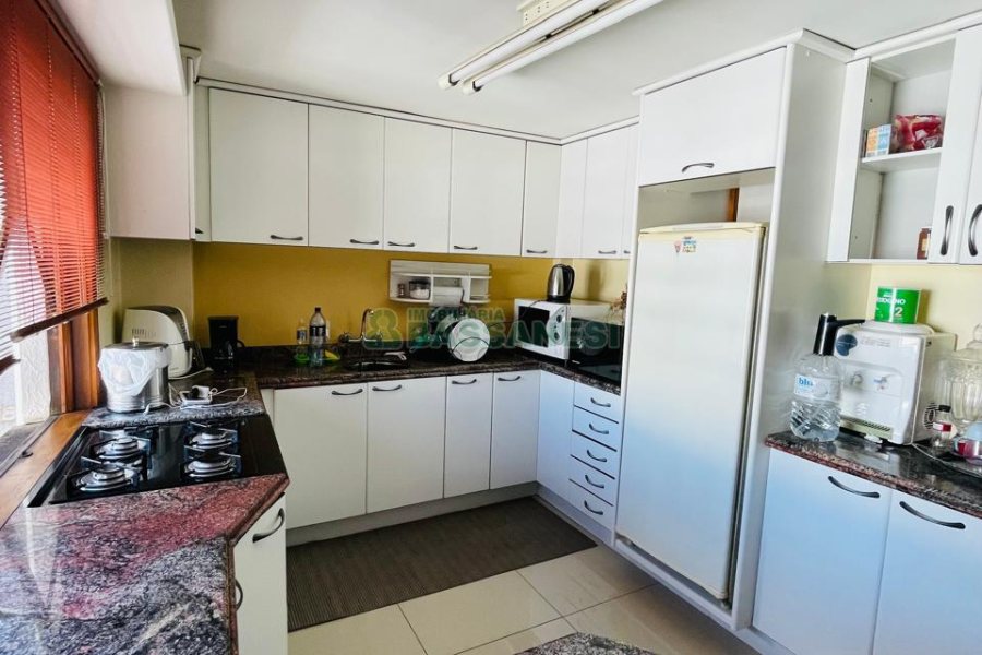 Apto Mobiliado com 262m², 3 dormitórios, 2 vagas, no bairro Centro em Caxias do Sul para Comprar