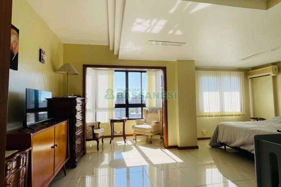 Apto Mobiliado com 262m², 3 dormitórios, 2 vagas, no bairro Centro em Caxias do Sul para Comprar