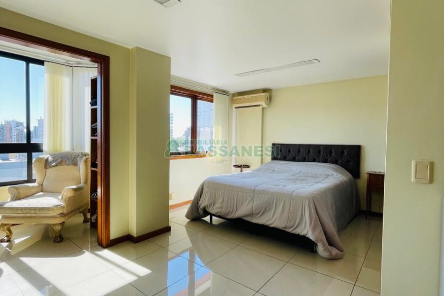 Apto Mobiliado com 262m², 3 dormitórios, 2 vagas, no bairro Centro em Caxias do Sul para Comprar