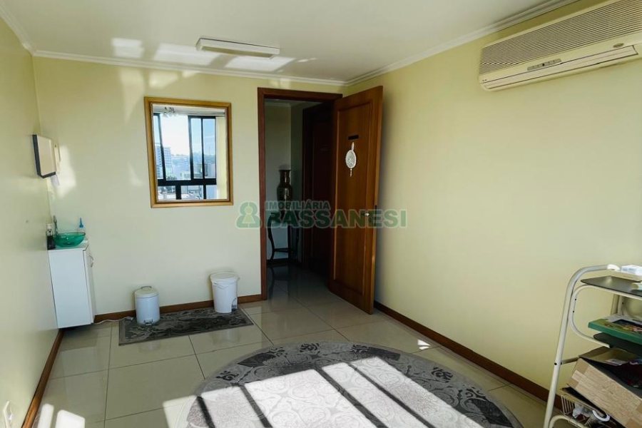 Apto Mobiliado com 262m², 3 dormitórios, 2 vagas, no bairro Centro em Caxias do Sul para Comprar