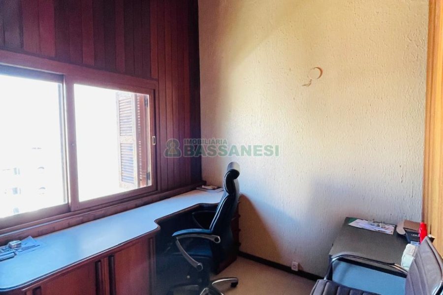 Apto Mobiliado com 262m², 3 dormitórios, 2 vagas, no bairro Centro em Caxias do Sul para Comprar