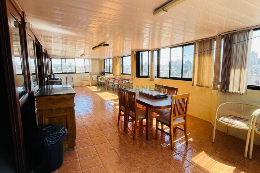 Apto Mobiliado com 262m², 3 dormitórios, 2 vagas, no bairro Centro em Caxias do Sul para Comprar